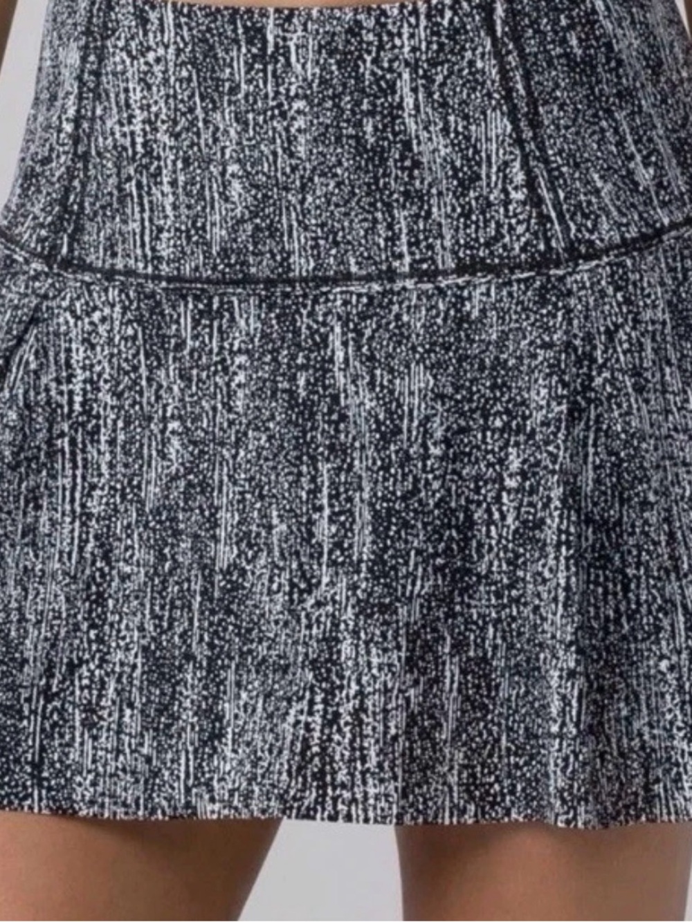 lululemon athletica Lost in Pace skirt sz 8